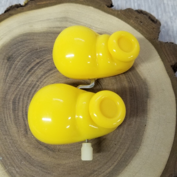 Mickey Mouse yellow shoes wind up toy - Picture 3 of 6